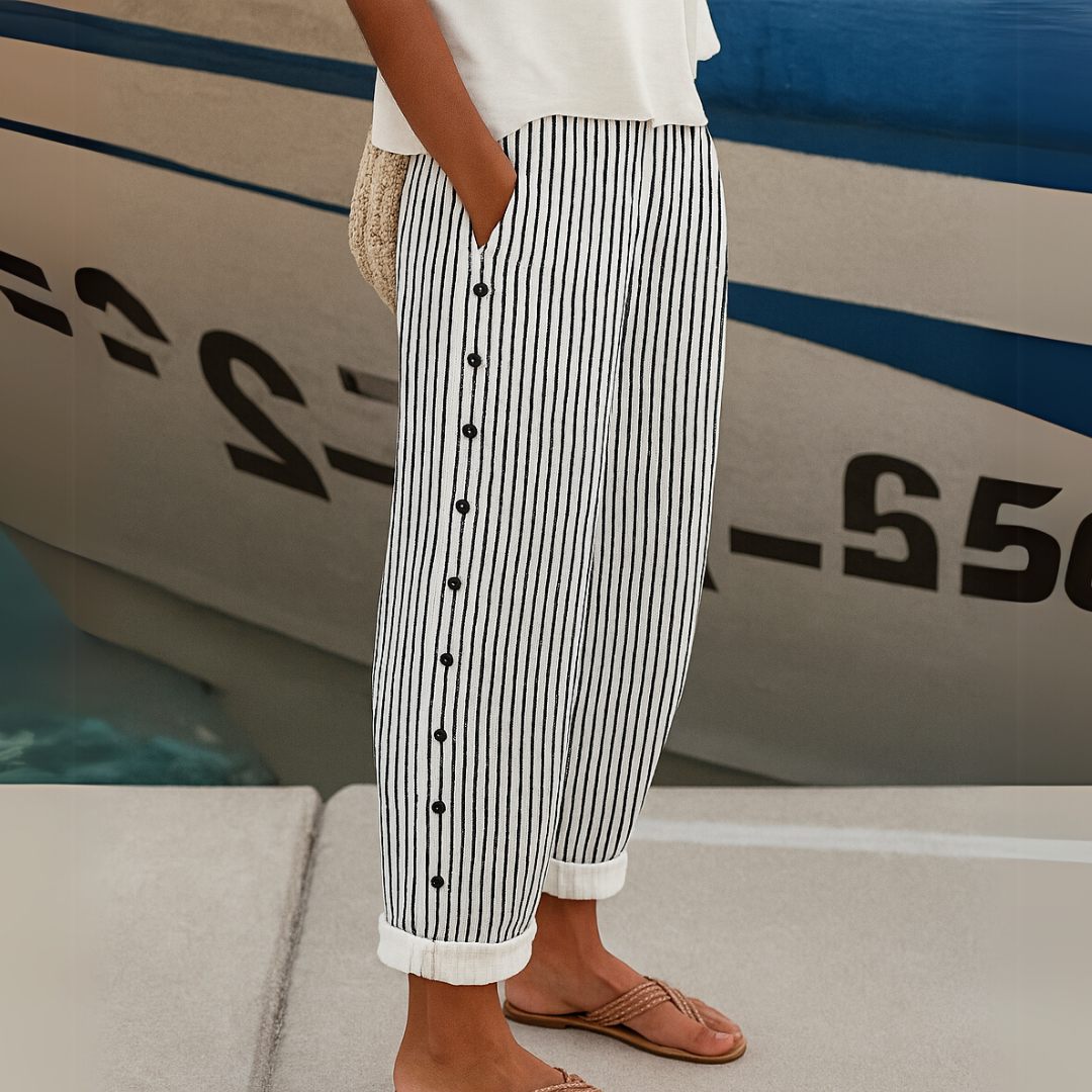 Caitlin | Stijlvolle gestreepte broek met knoopdetails