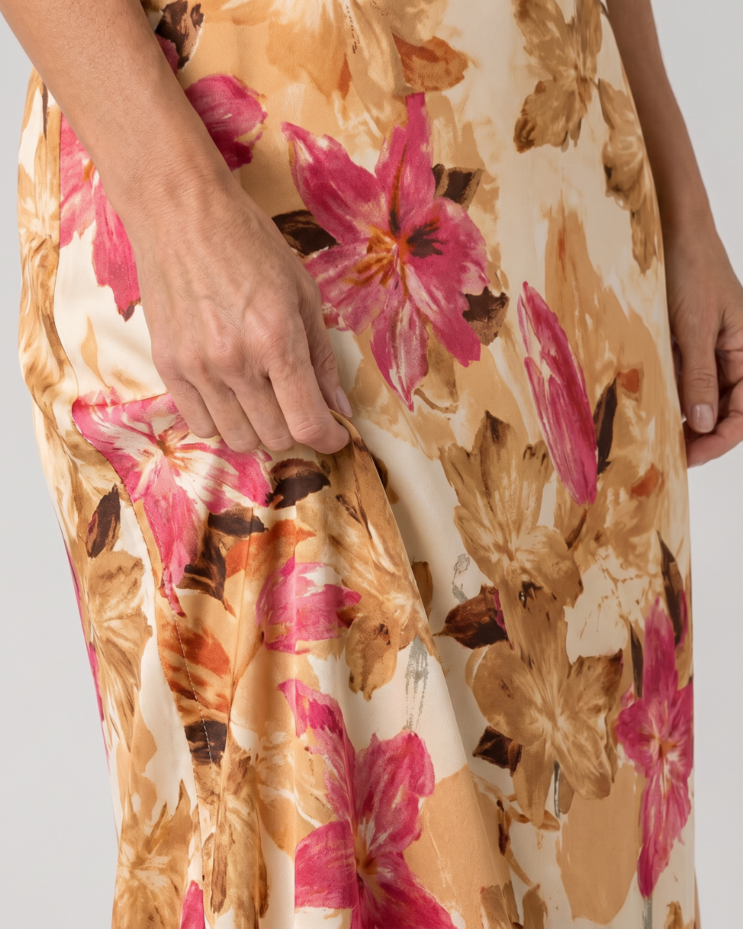 Cekel | Botanische Print Halter Nek Vloeiende Midi Jurk