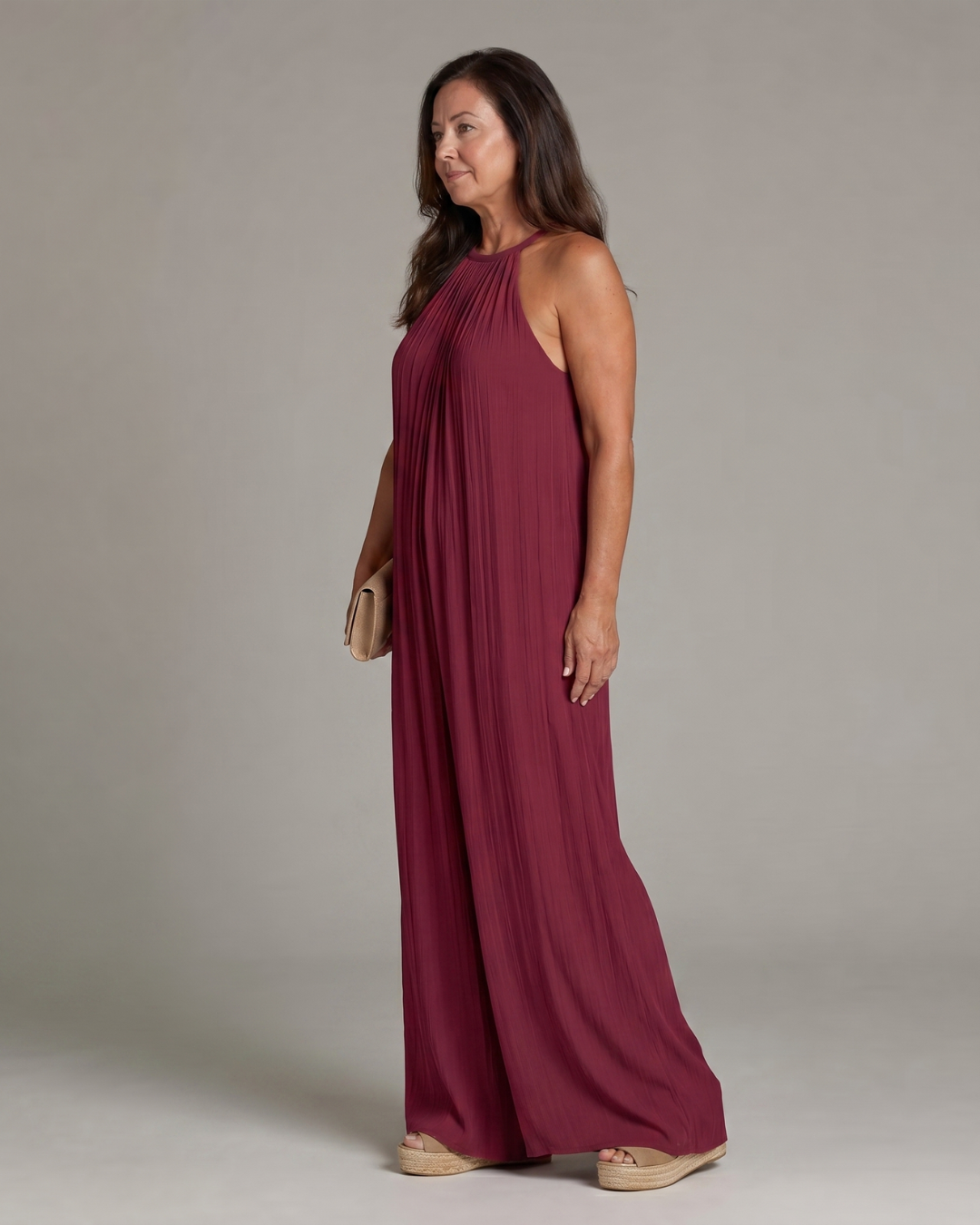 Sylvara | Geplooide Halter Nek Brede Pijpen Ontspannen Jumpsuit