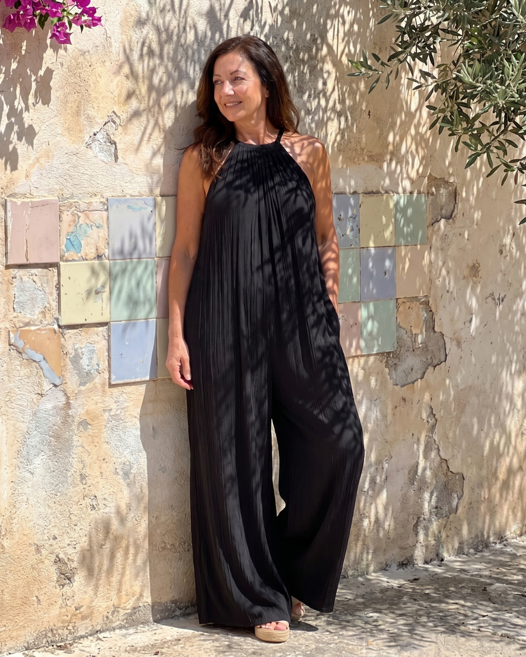 Sylvara | Geplooide Halter Nek Brede Pijpen Ontspannen Jumpsuit